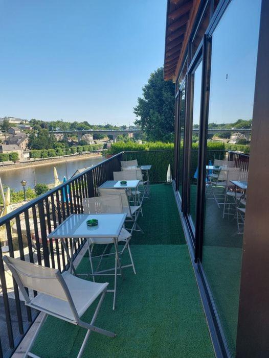 Hotel La Tour Des Anglais Mayenne Exterior photo